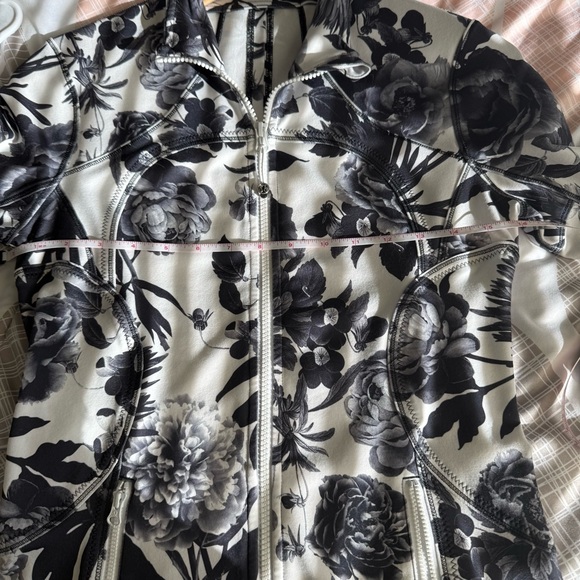 Lululemon - Floral Define Jacket - Size 6 - Picture 5 of 5